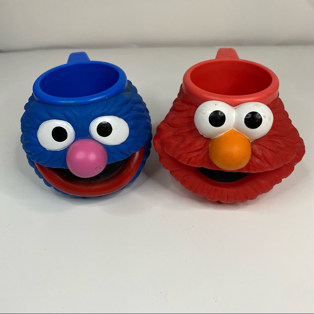 Vintage 1994 Sesame street Elmo & Grover Plastic Mugs Applause INC. set of two